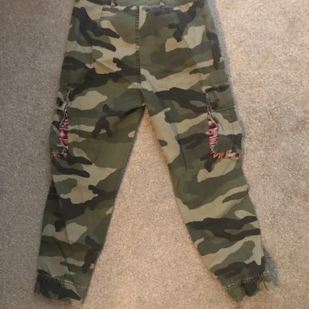 Bdg Urban Outfitters  Camo Y2k Low Rise Cargo Pants - Picture 3 of 3